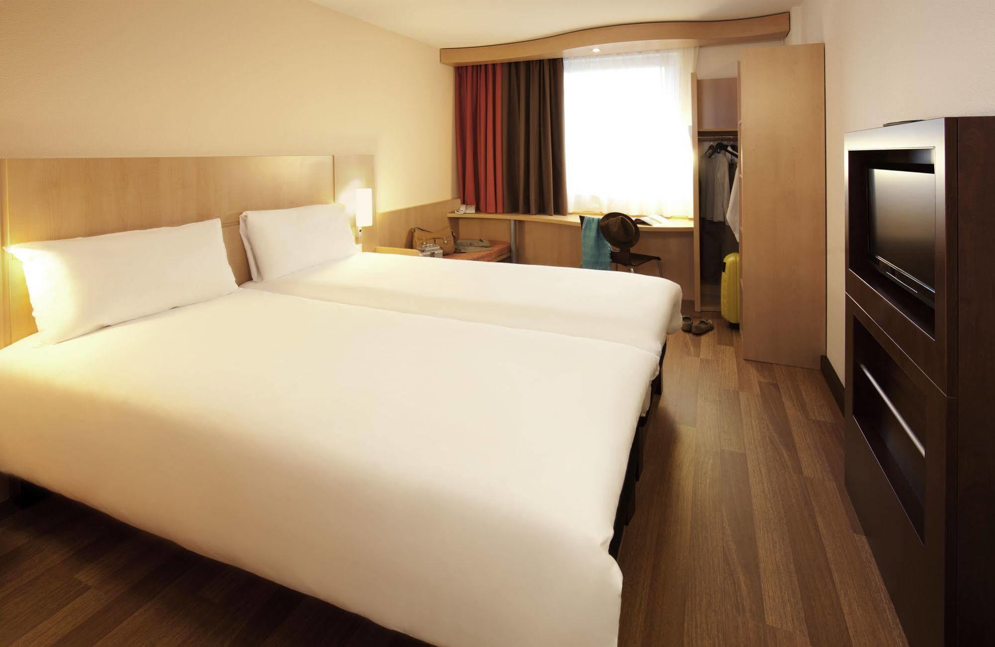 Ibis Lausanne Centre Exterior foto